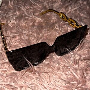 Elegant Black and Gold Women's Sunglasses